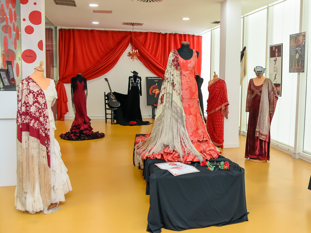 La Caja del Arte acoge la exposición “Vestuario de danza de Aída Gómez”, un recorrido por su trayectoria profesional a través de los trajes utilizados en sus espectáculos 