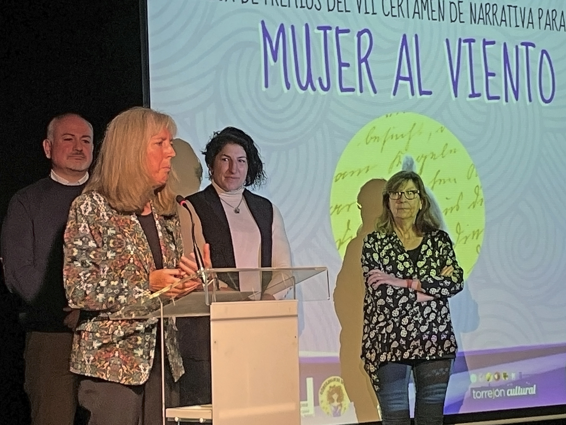 Magdalena Albero Andrés, ganadora del VII Certamen Literario de Narrativa “Mujer al viento”, con su obra “Pájaros de papel” 