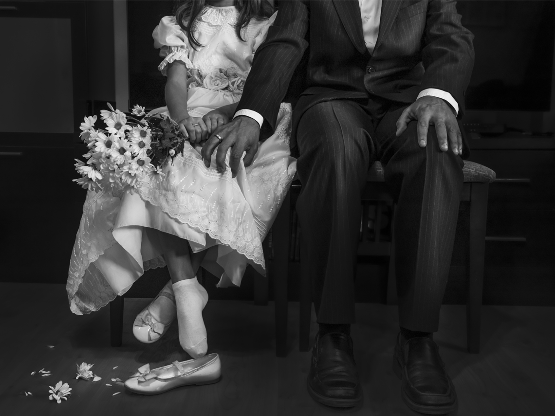 La torrejonera, Raquel Muñoz, ganadora del 2º premio del IV Concurso Fotográfico Internacional “Valentina”, con la instantánea “La novia” que denuncia el abuso que supone el matrimonio infantil forzado 