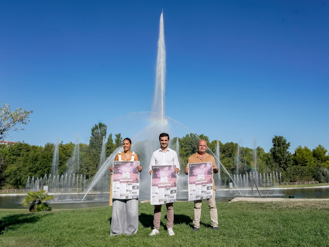 El alcalde, Alejandro Navarro, acompañado por el primer teniente alcalde, Valeriano Díaz, y la edil de Igualdad y Festejos, María Eugenia Gi, presentando las actividades programadas con motivo del 15º aniversario del Parque Europa