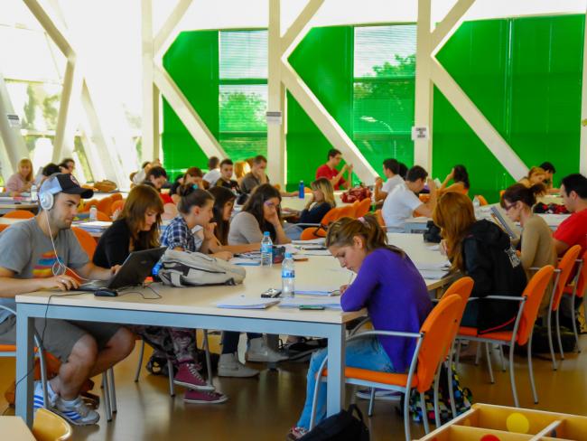 Hasta el próximo 17 de julio las salas de estudio de la Biblioteca Central y la de La Caja del Arte amplían sus horarios con motivo de la llegada de los exámenes 