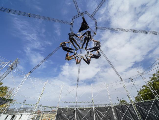 La gran compañía internacional de teatro aéreo Grupo Puja! establece su sede en Torrejón de Ardoz con su nueva Estación de Vuelo y creará la primera escuela específica de formación de este tipo de técnicas en nuestro país
