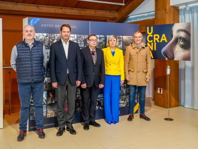El Museo de la Ciudad de Torrejón de Ardoz acoge la exposición “En el nombre de Ucrania” que muestra la cultura del país y los efectos de la guerra que está sufriendo debido a la invasión de Rusia