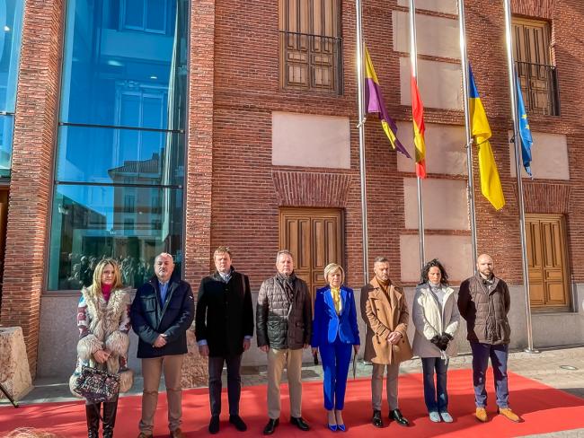 El Museo de la Ciudad de Torrejón de Ardoz acoge la exposición “En el nombre de Ucrania” que muestra la cultura del país y los efectos de la guerra que está sufriendo debido a la invasión de Rusia