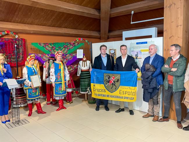 El Museo de la Ciudad de Torrejón de Ardoz acoge la exposición “En el nombre de Ucrania” que muestra la cultura del país y los efectos de la guerra que está sufriendo debido a la invasión de Rusia