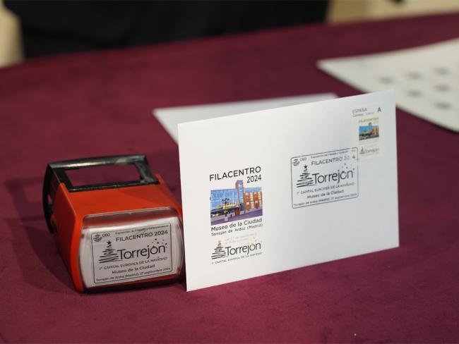 Correos crea un matasellos dedicado a Torrejón de Ardoz como I Capital Europea de la Navidad que fue presentado en el Museo de la Ciudad en la “Exposición filatélica y de coleccionismo”