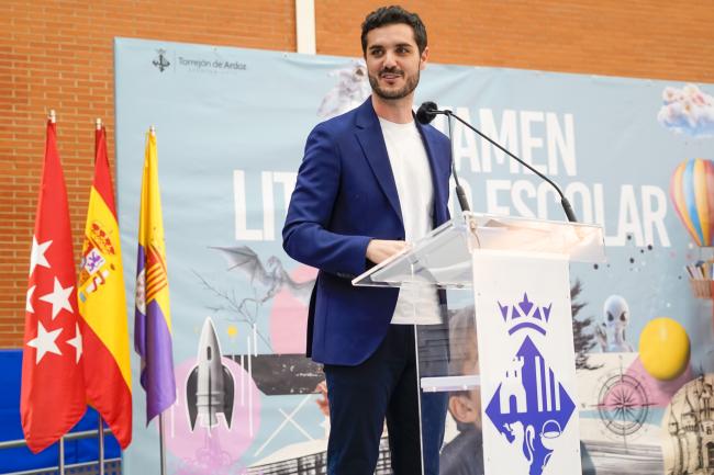 El alcalde, Alejandro Navarro, se dirigió a los estudiantes