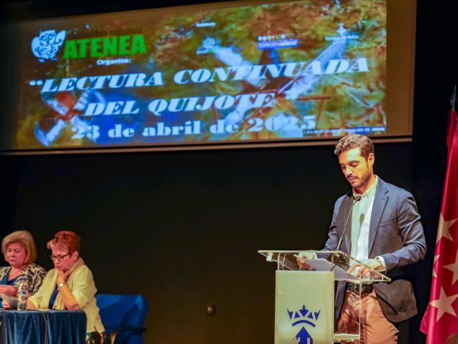 El alcalde, Alejandro Navarro, ha iniciado esta mañana la tradicional lectura de la obra maestra de Miguel de Cervantes