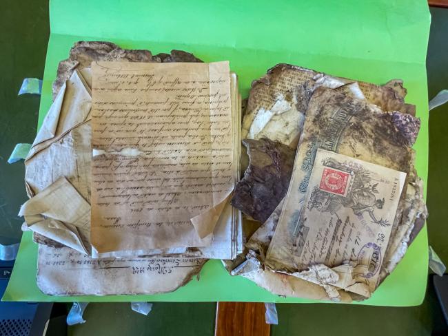 Los documentos encontrados, que datan de finales del siglo XIX y principios del XX y pertenecían al antiguo propietario de la Finca desde 1888: el teniente coronel de Caballería D. Enrique Allendesalazar y Gacitúa