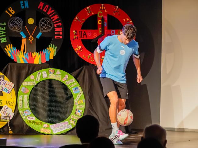 En esta ocasión, el tema elegido por el profesorado para trabajar en todas las asignaturas y en todos los grupos es “Deporte y escuela, energía que vuela"