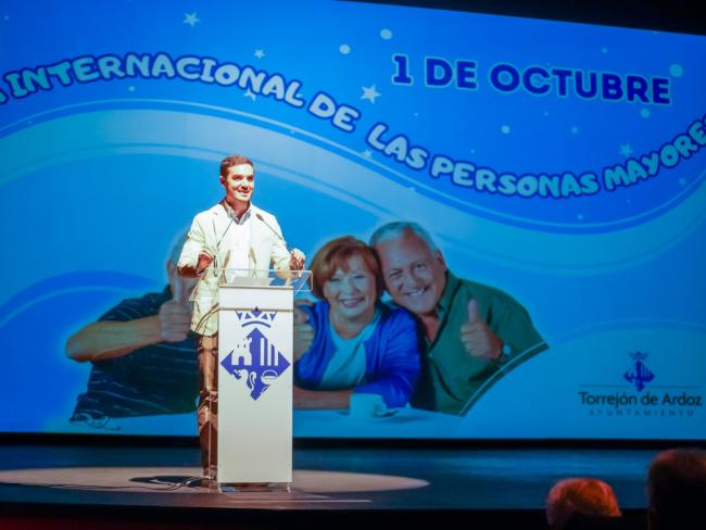 El alcalde, Alejandro Navarro, dirigiendo unas palabras a todos los asistentes