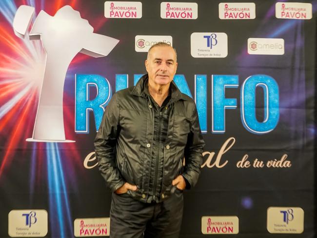 El cantante, Alberto Comesaña
