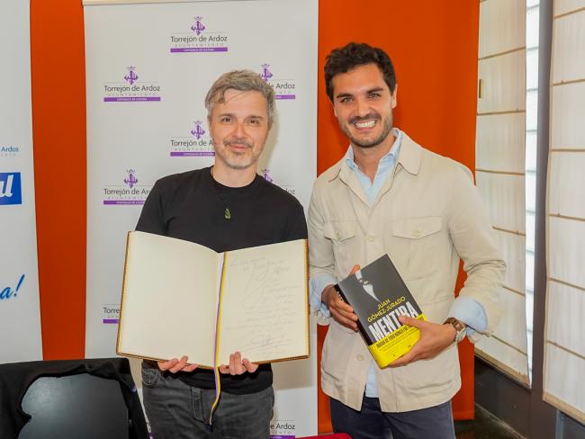 Juan Gómez-Jurado y Alejandro Navarro Prieto