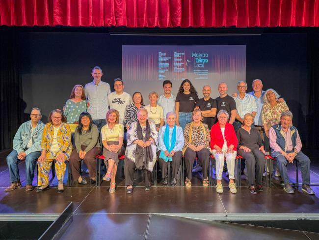 El alcalde, Alejandro Navarro Pireto, y el concejal de Cultura, José Antonio Moreno, presentaron la Muestra de Teatro Local, junto a los integrantes de los grupos de teatro participantes