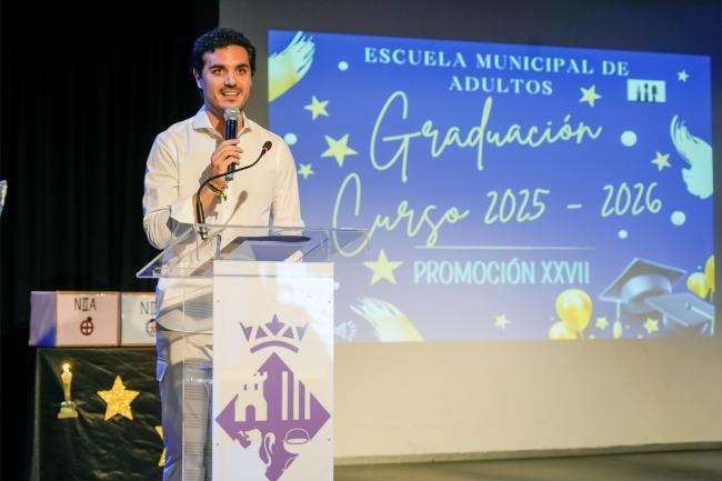 Alejandro Navarro dirigiendo unas palabras a todos los presentes en uno de los momentos del acto